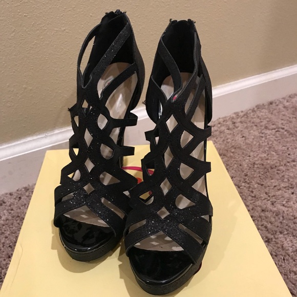 Heels - Picture 3 of 6